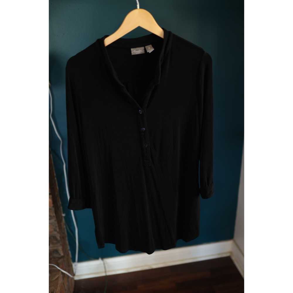 Chicos Travelers Women’s Black Button  Slinky Long sleeve Size 2